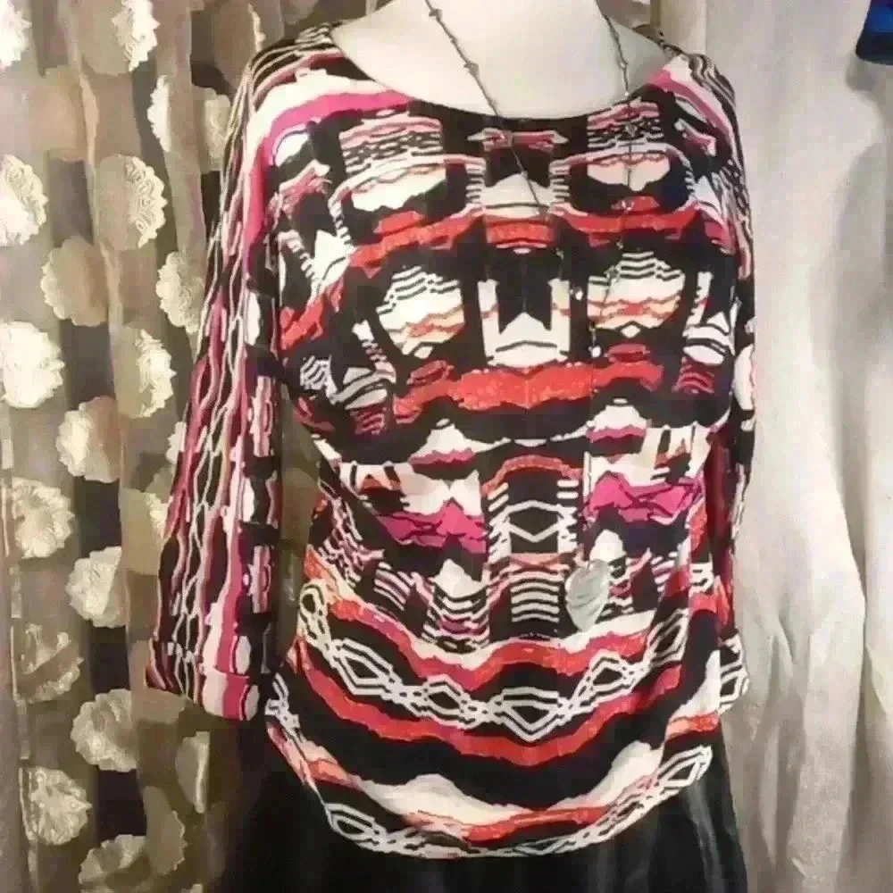 END YEAR CLEAR OUT Zozo size large women's vibrant top - Picture 7 of 9